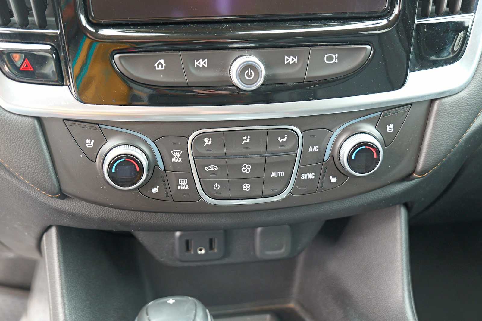 Thumbnail: 2018 Chevrolet Traverse - 17