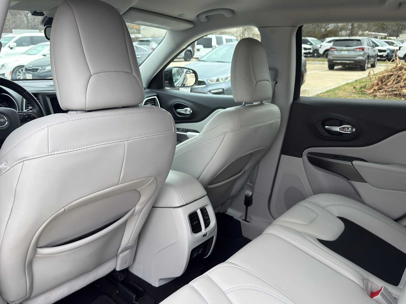 Thumbnail: 2021 Jeep Cherokee - 30