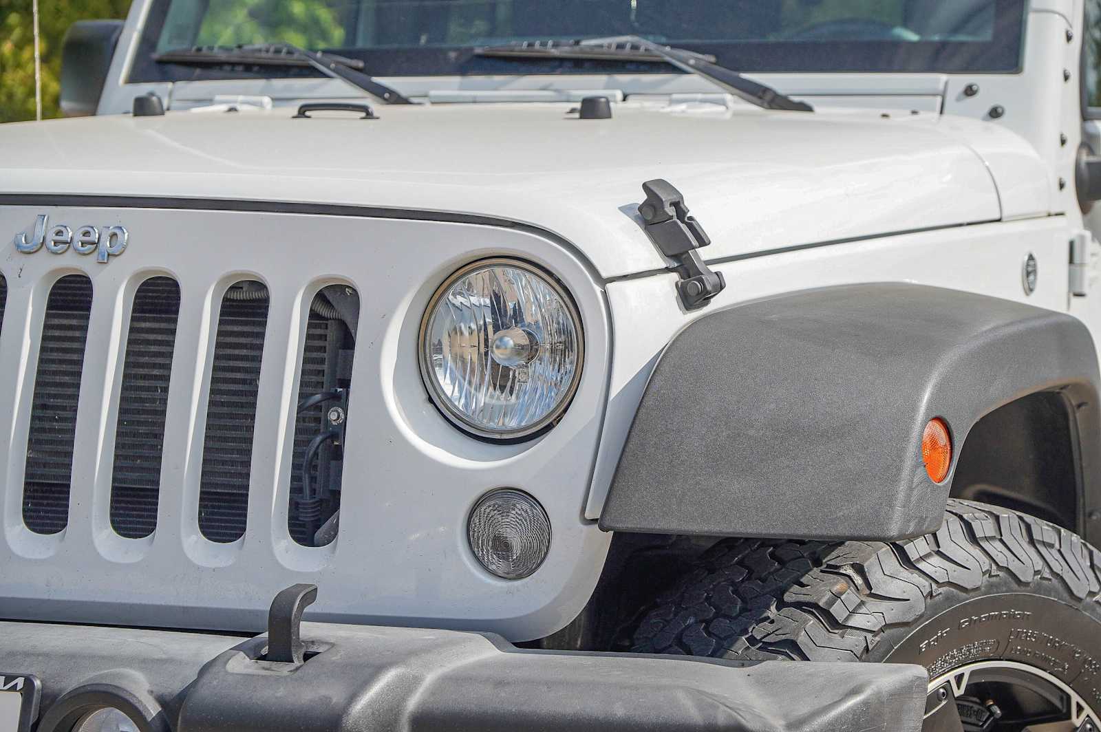 2016 Jeep Wrangler Unlimited Sport photo 3