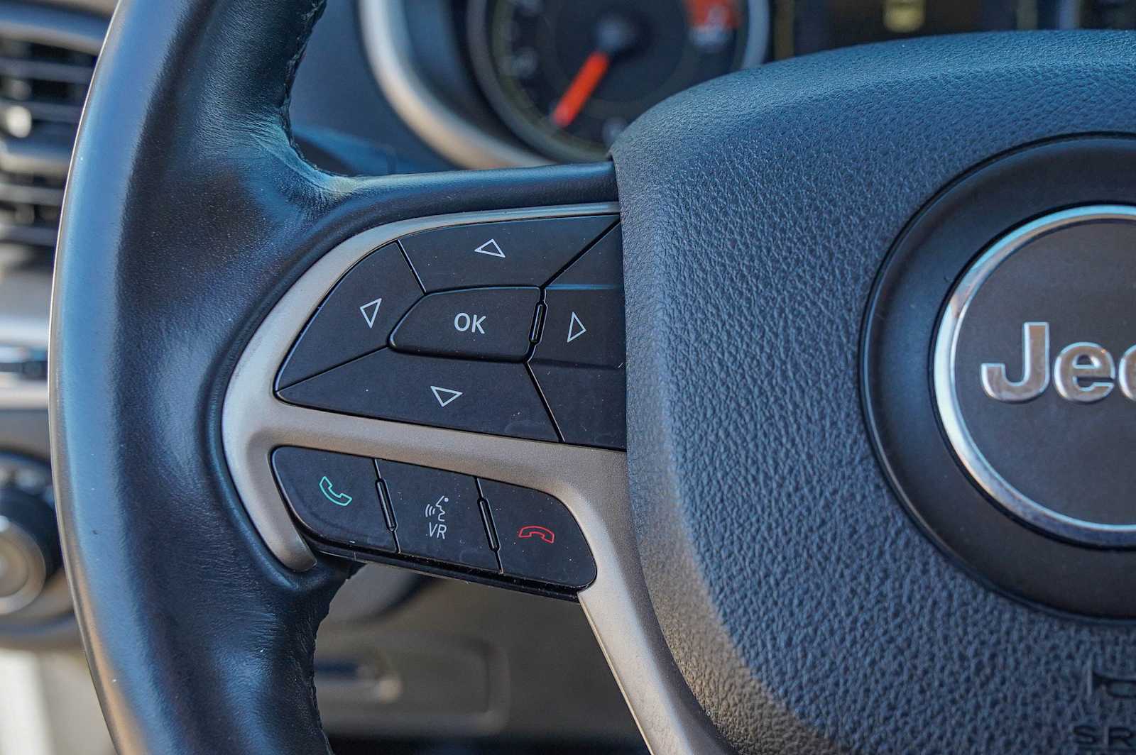 Thumbnail: 2016 Jeep Cherokee - 13