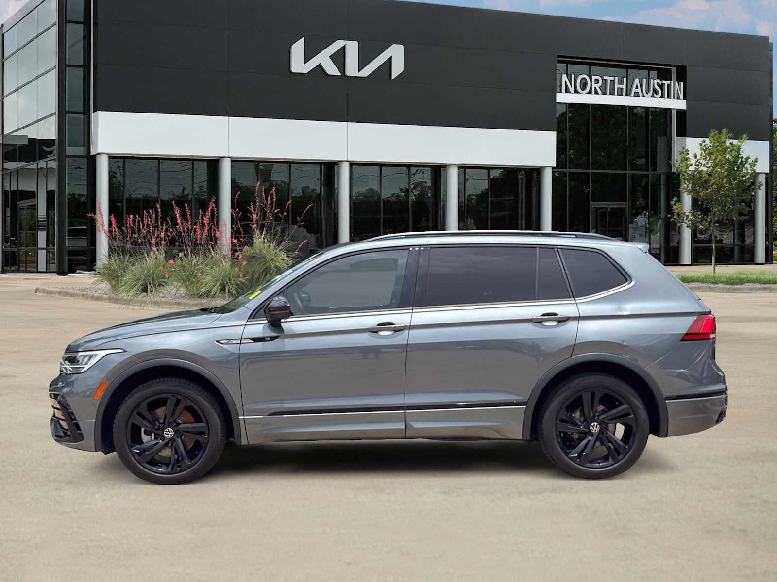 Thumbnail: 2024 Volkswagen Tiguan - 2