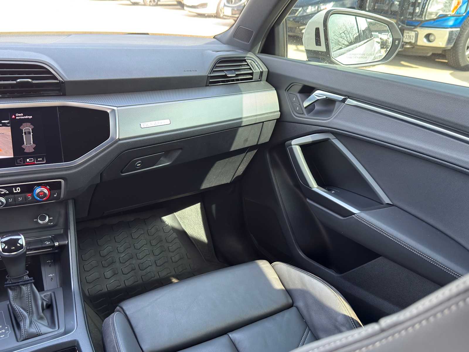 Thumbnail: 2022 Audi Q3 - 31