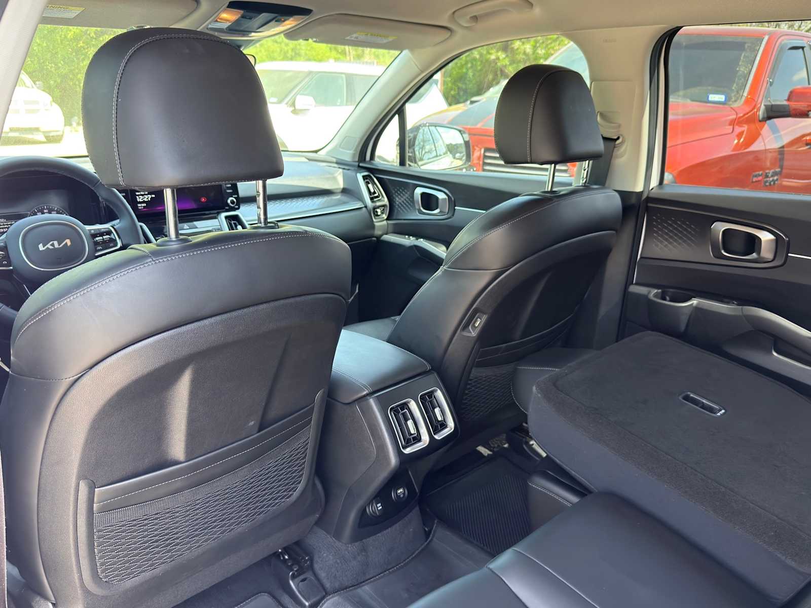 Thumbnail: 2023 Kia Sorento - 25