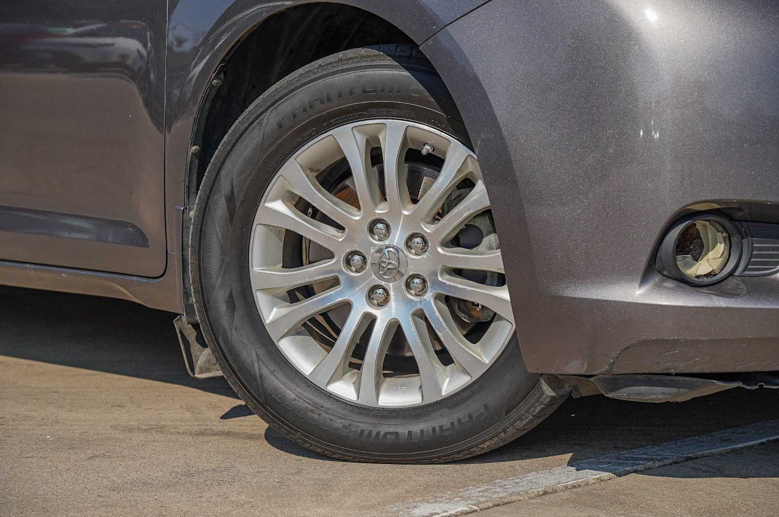 Thumbnail: 2013 Toyota Sienna - 6