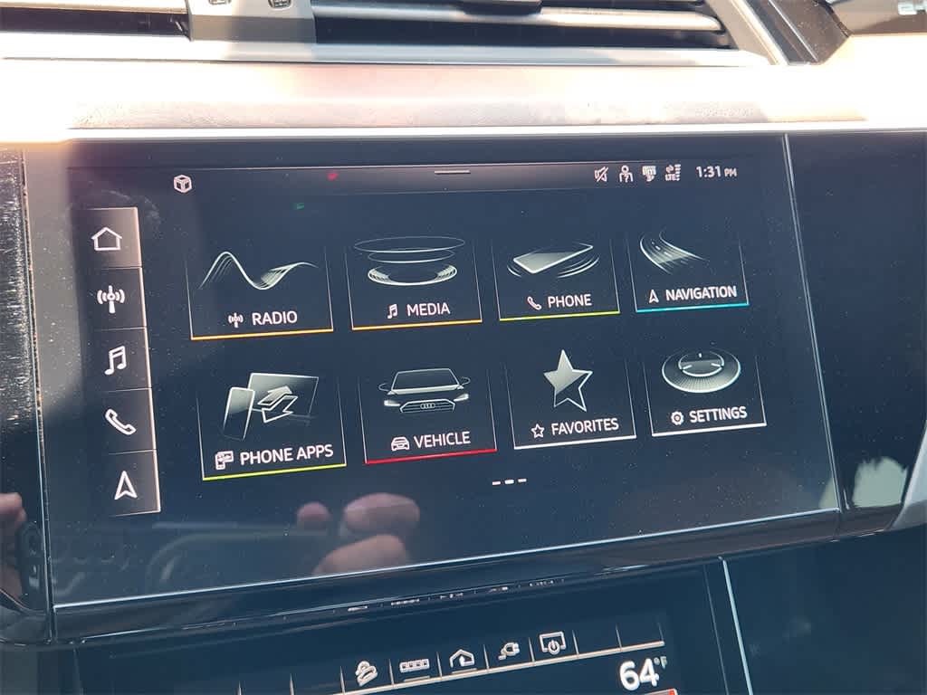 Thumbnail: 2022 Audi e-tron - 16
