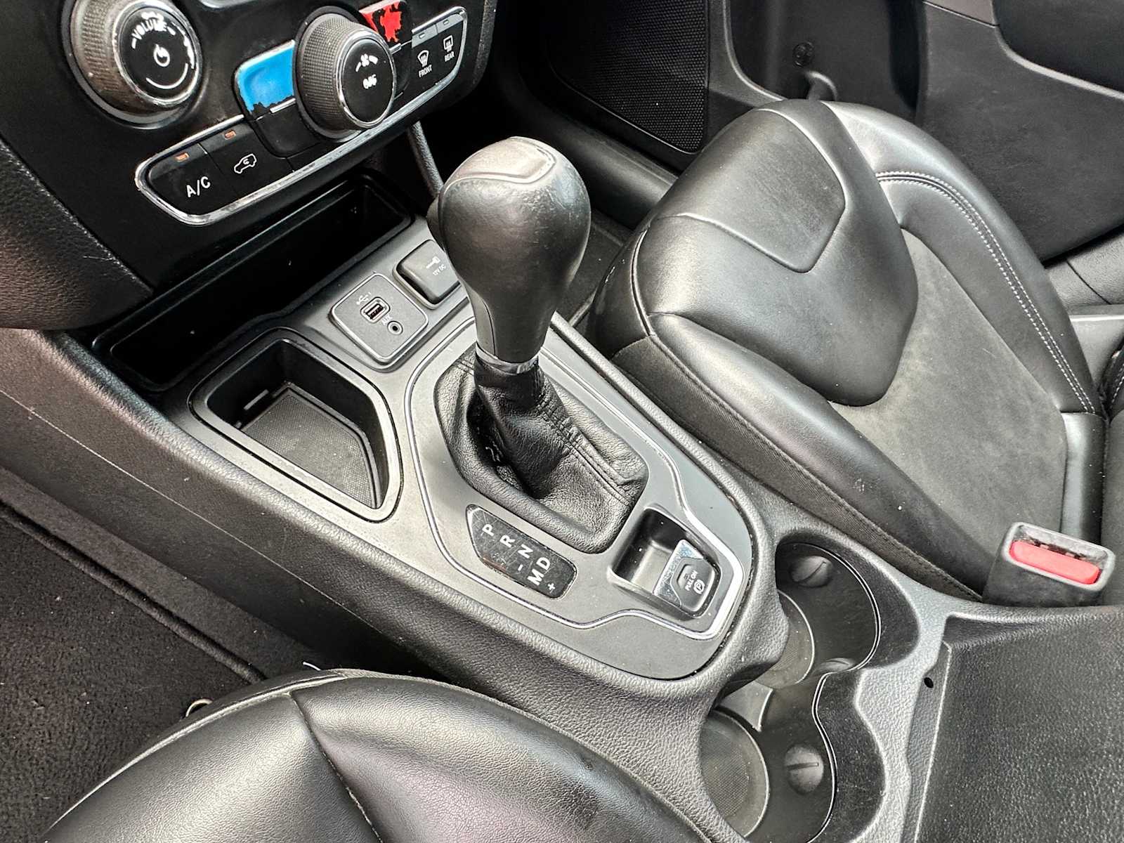 Thumbnail: 2019 Jeep Cherokee - 11