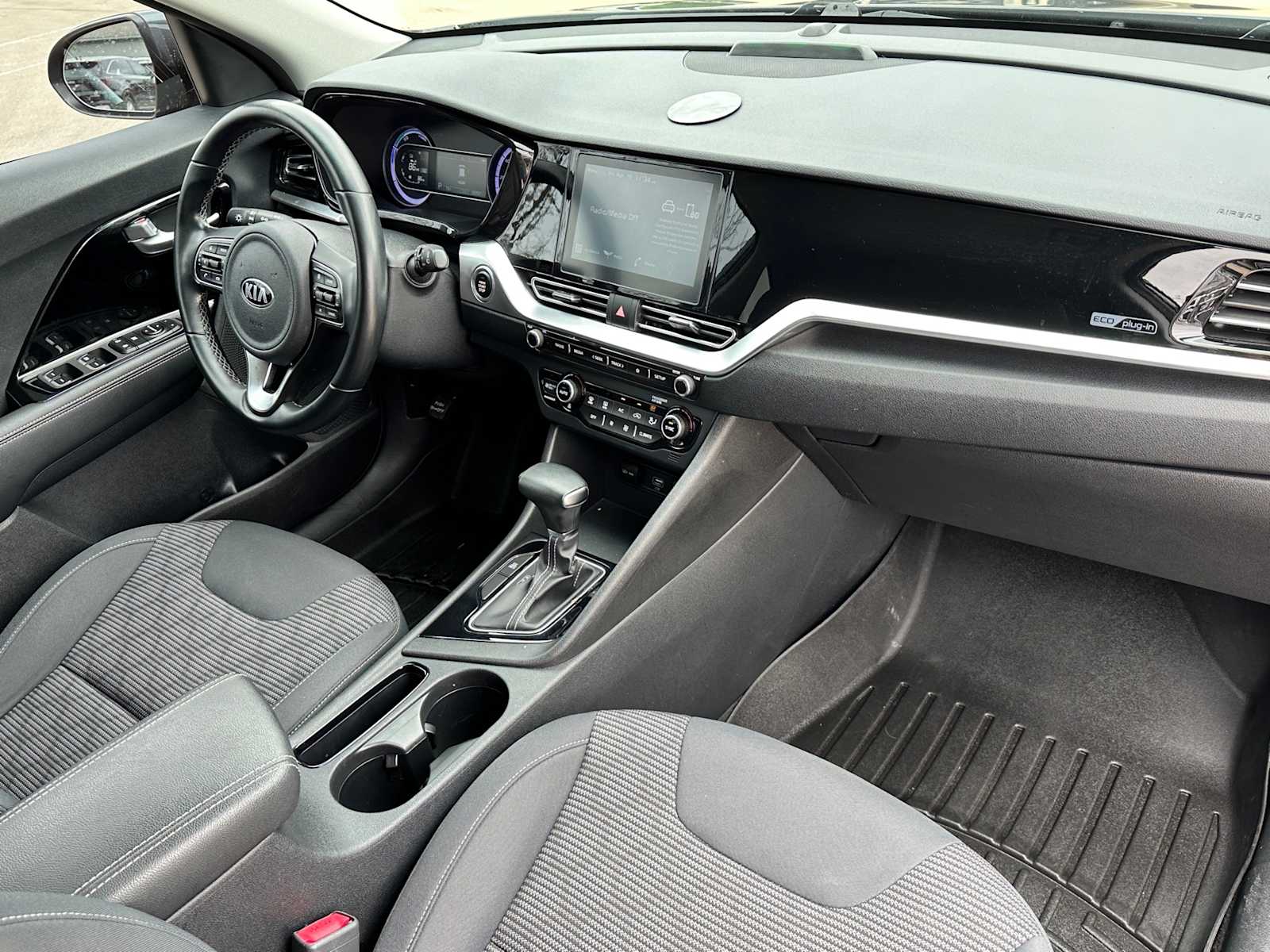 Thumbnail: 2020 Kia Niro - 16