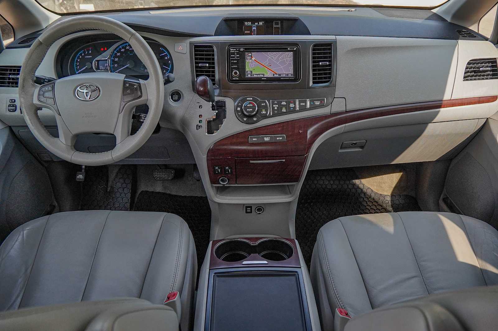 Thumbnail: 2013 Toyota Sienna - 28