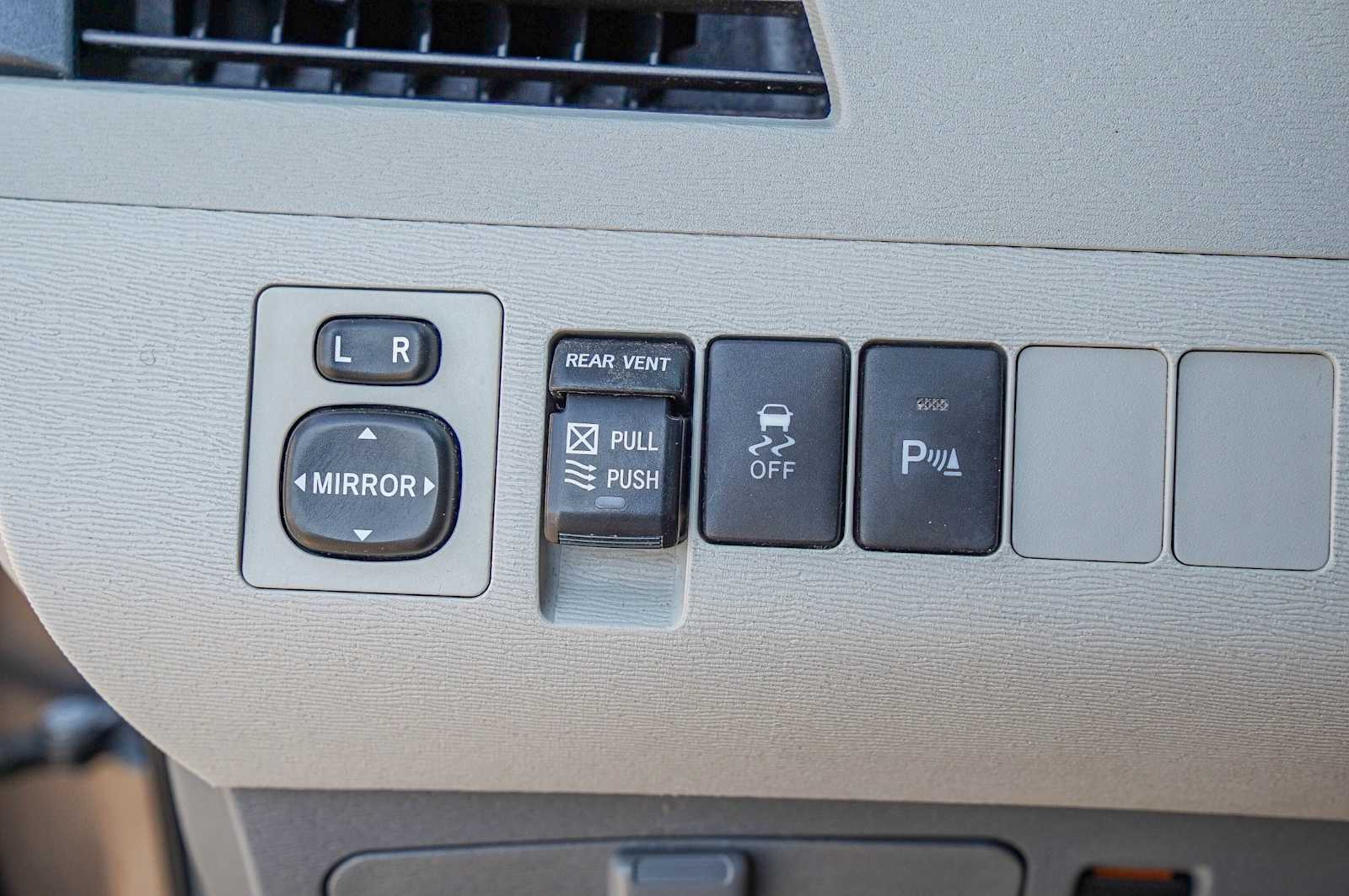Thumbnail: 2013 Toyota Sienna - 24