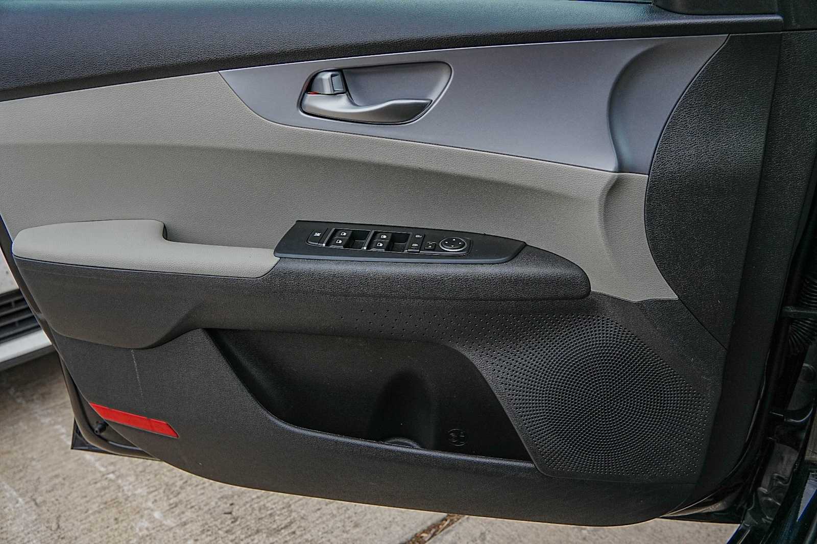 Thumbnail: 2023 Kia Forte - 22