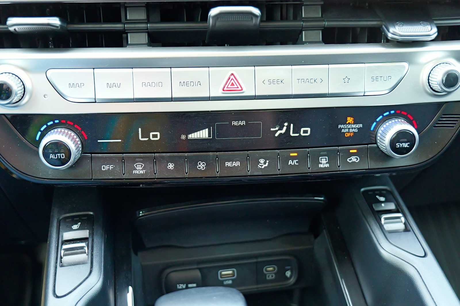 Thumbnail: 2023 Kia Telluride - 17