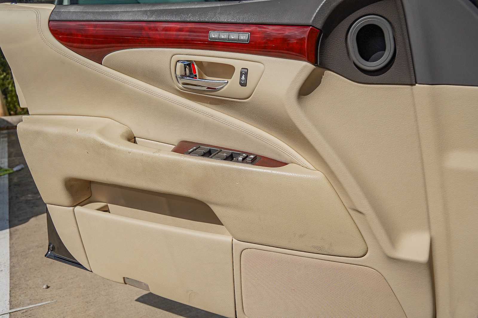 Thumbnail: 2012 Lexus LS - 25