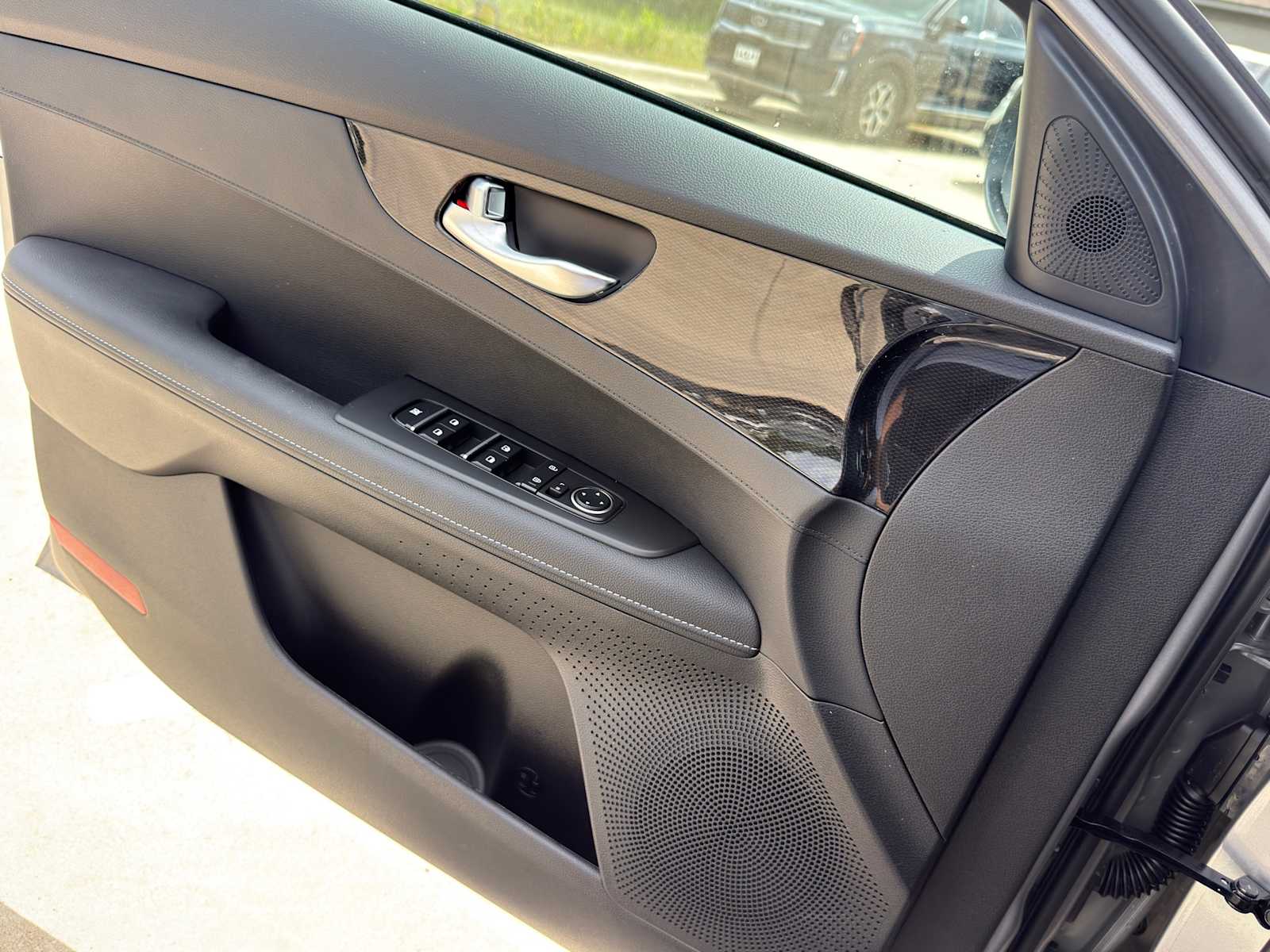 Thumbnail: 2023 Kia Forte - 22