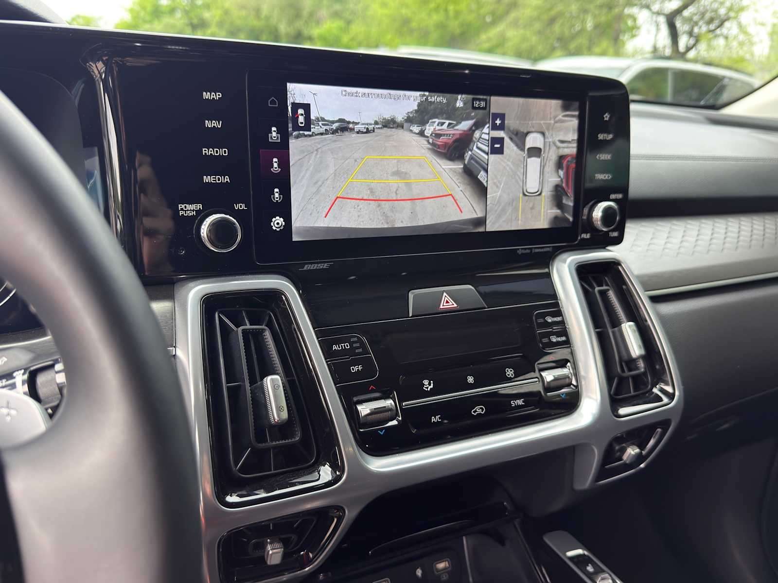 Thumbnail: 2023 Kia Sorento - 17