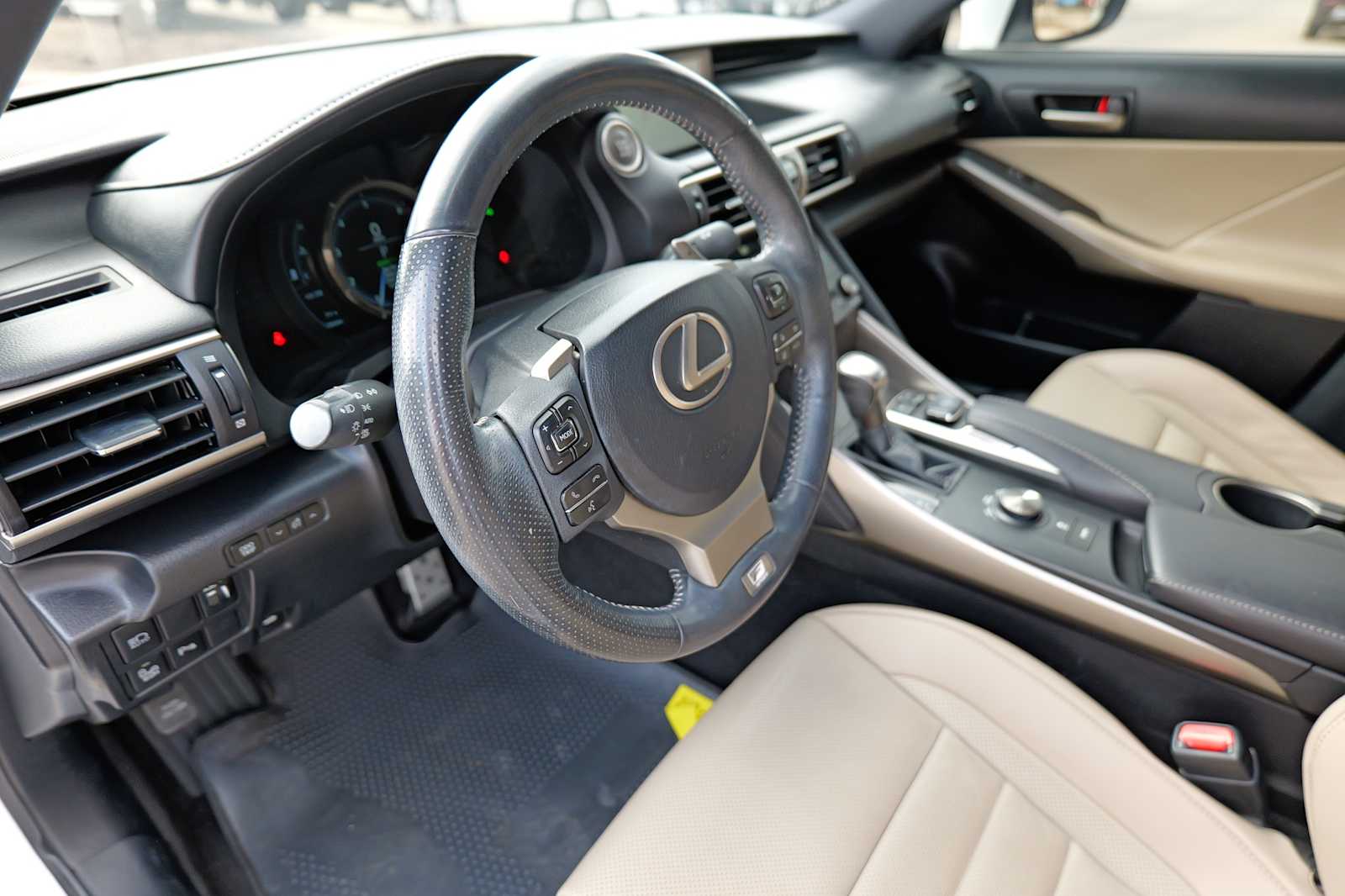 Thumbnail: 2020 Lexus IS - 9