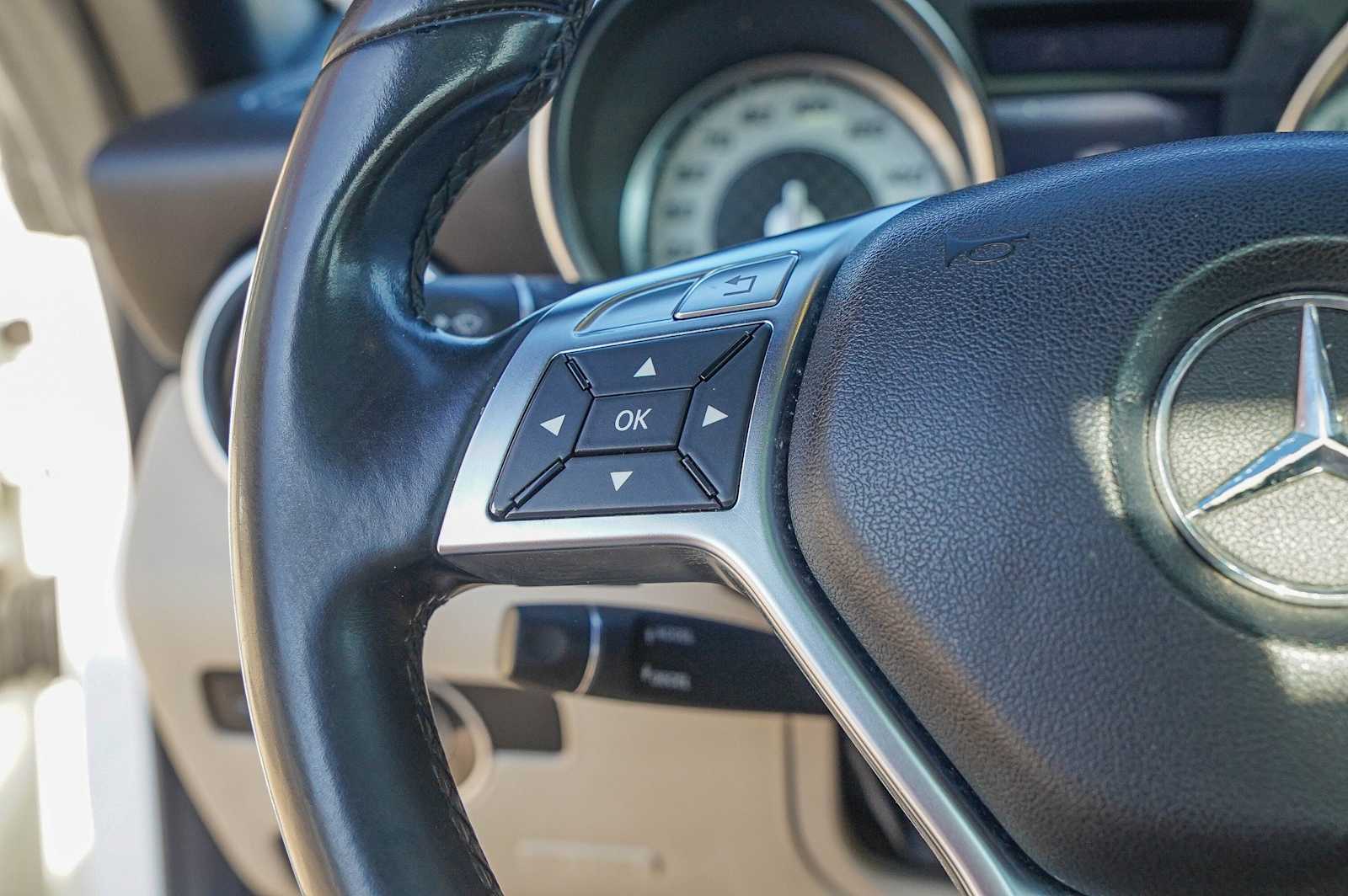 Thumbnail: 2015 Mercedes-Benz SLK - 13