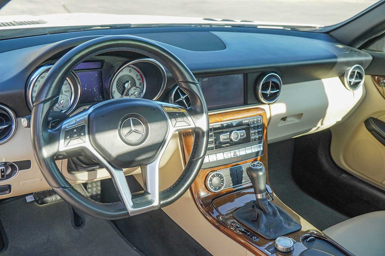 Thumbnail: 2015 Mercedes-Benz SLK - 9