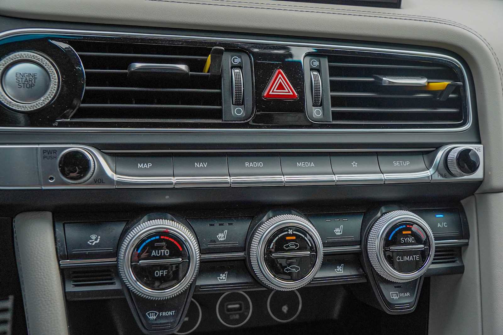 Thumbnail: 2023 Genesis G70 - 19