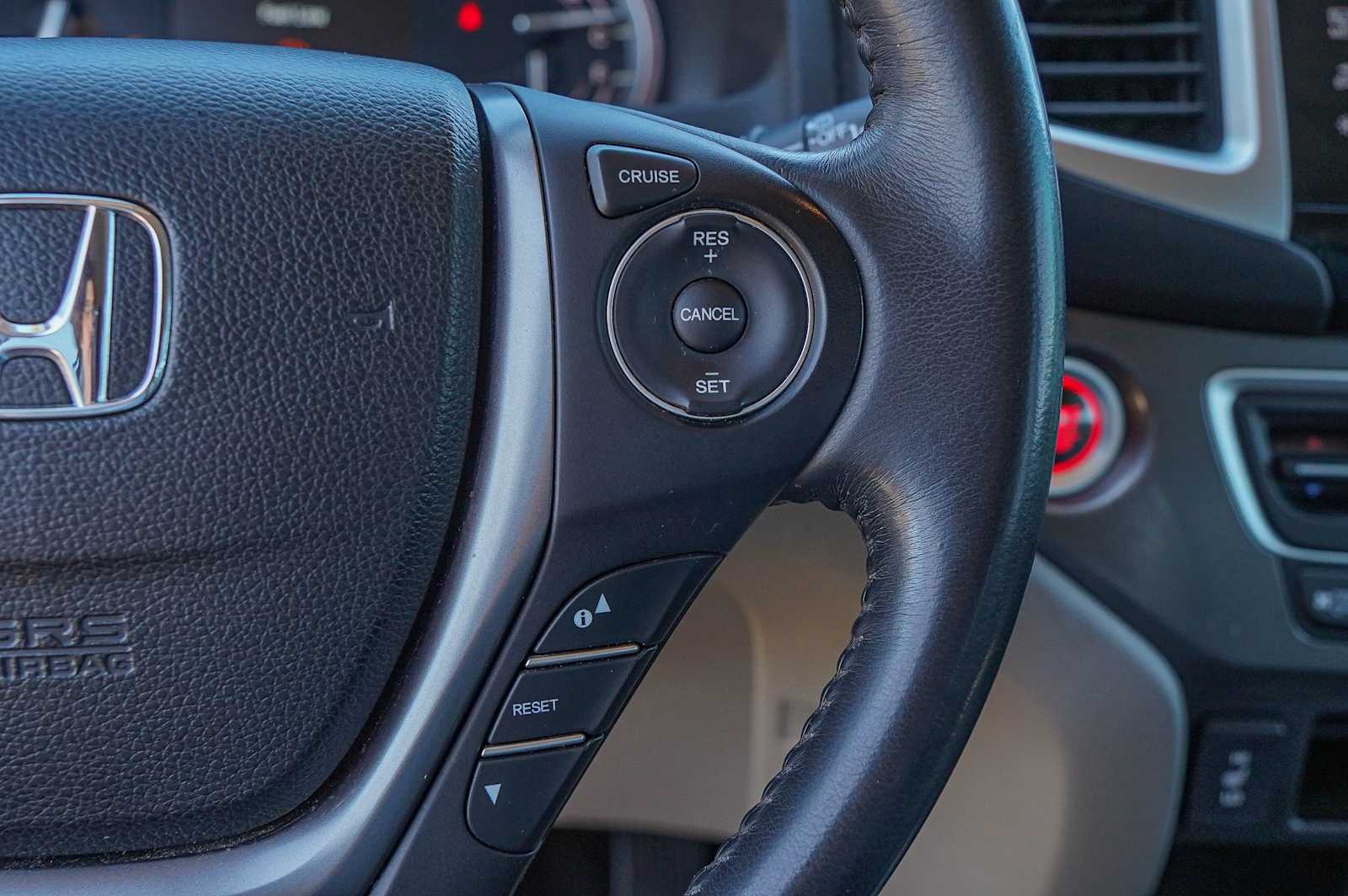 Thumbnail: 2017 Honda Pilot - 14