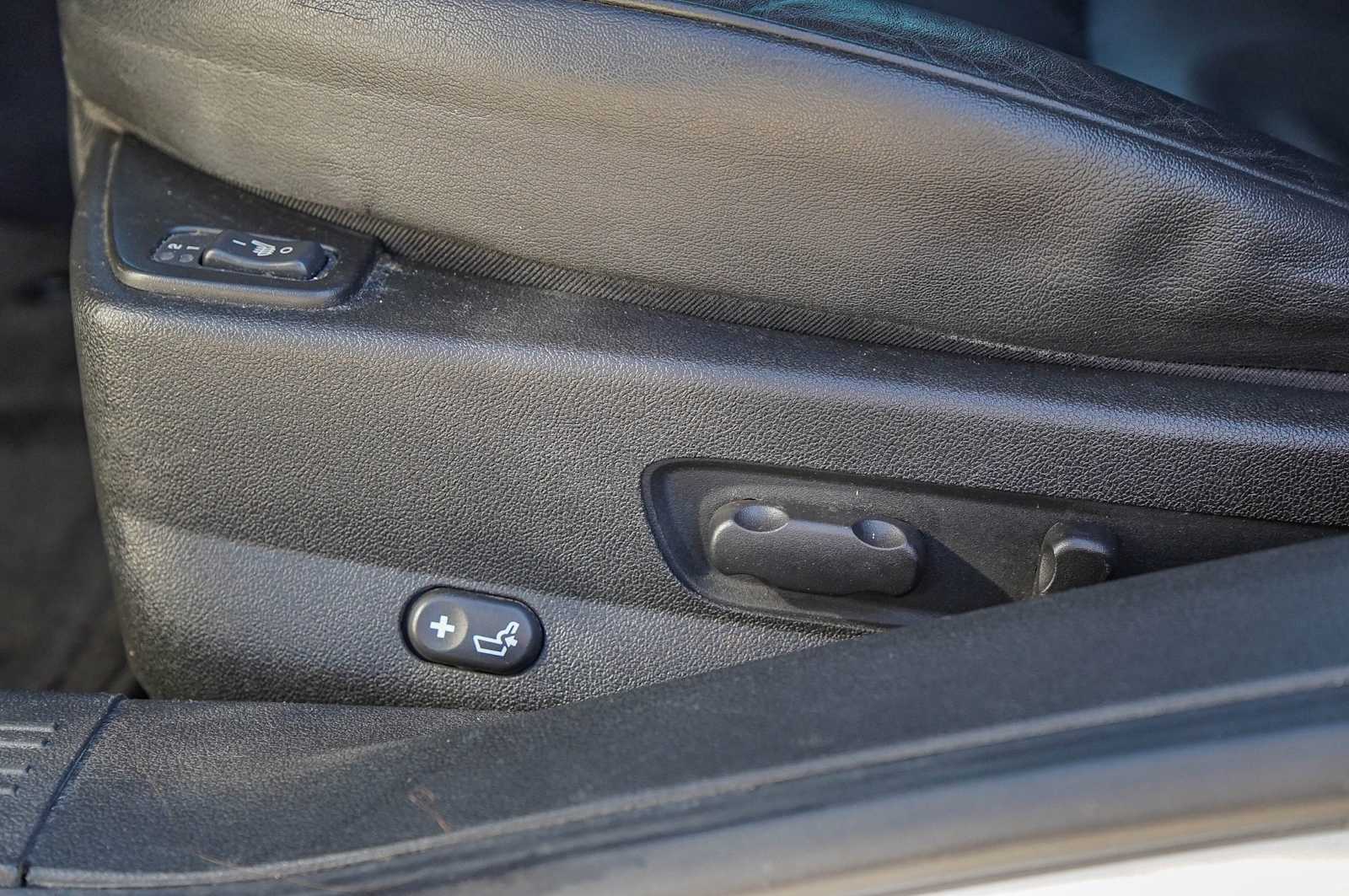 Thumbnail: 2012 Chevrolet Malibu - 24