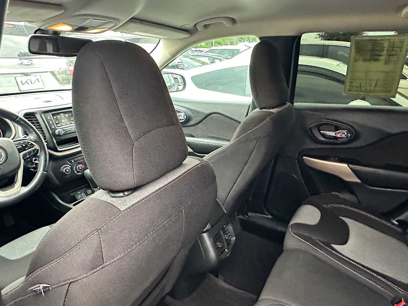 Thumbnail: 2018 Jeep Cherokee - 22