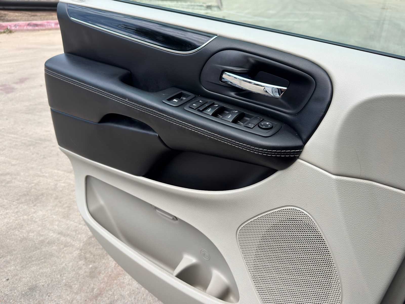 Thumbnail: 2019 Dodge Grand Caravan - 22