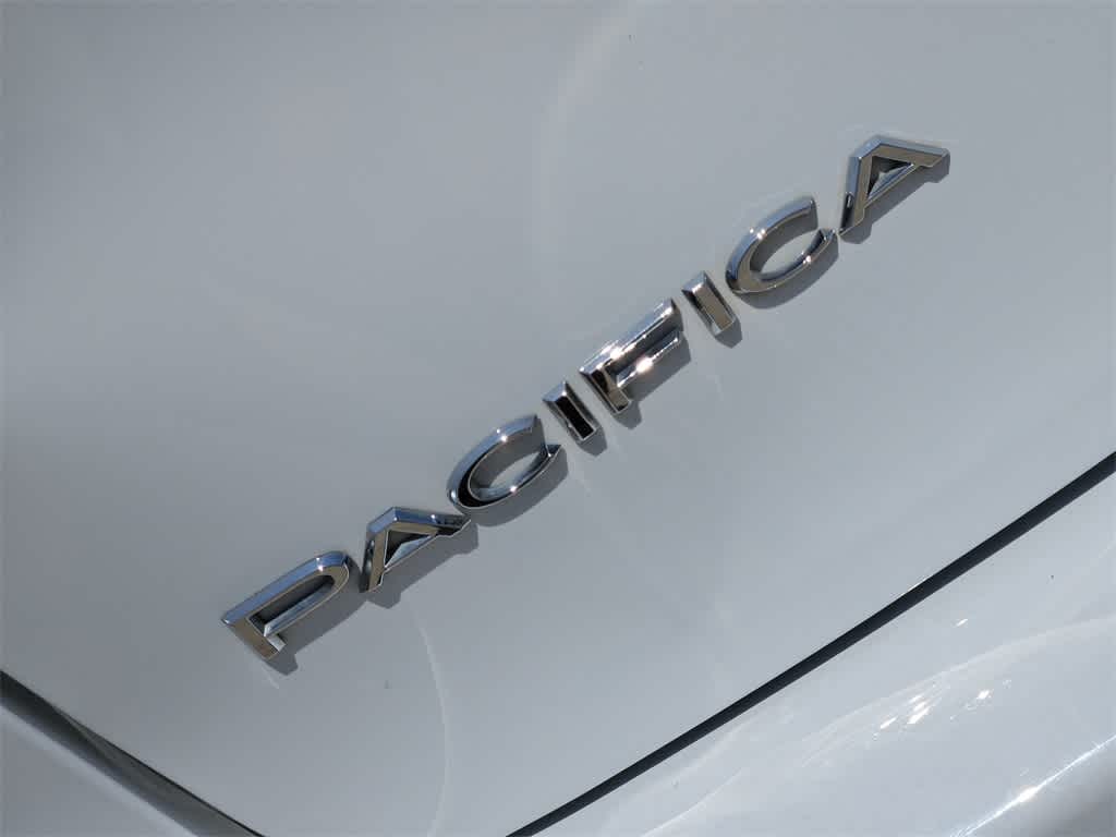 Thumbnail: 2018 Chrysler Pacifica - 13