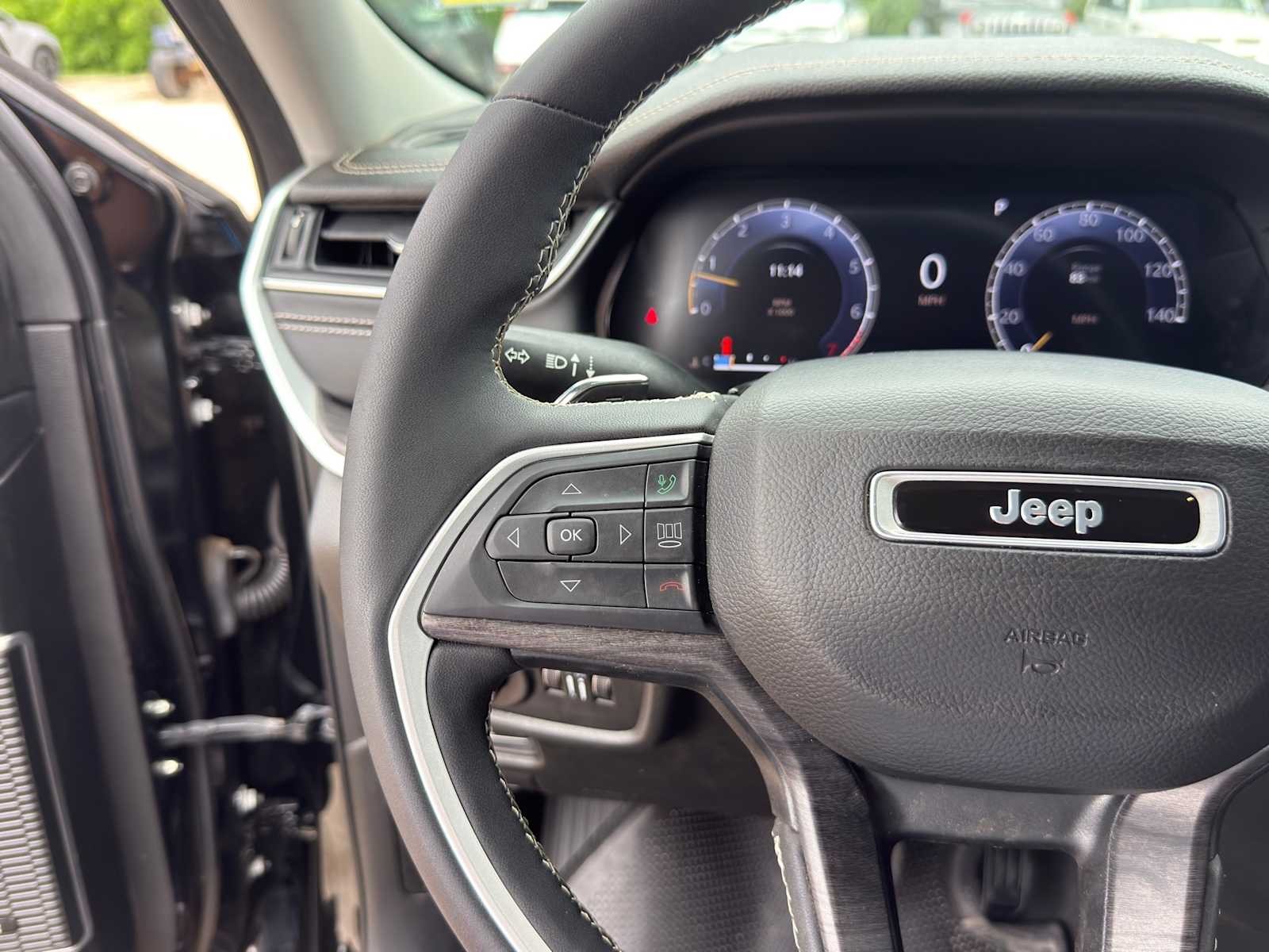 Thumbnail: 2023 Jeep Grand Cherokee - 14