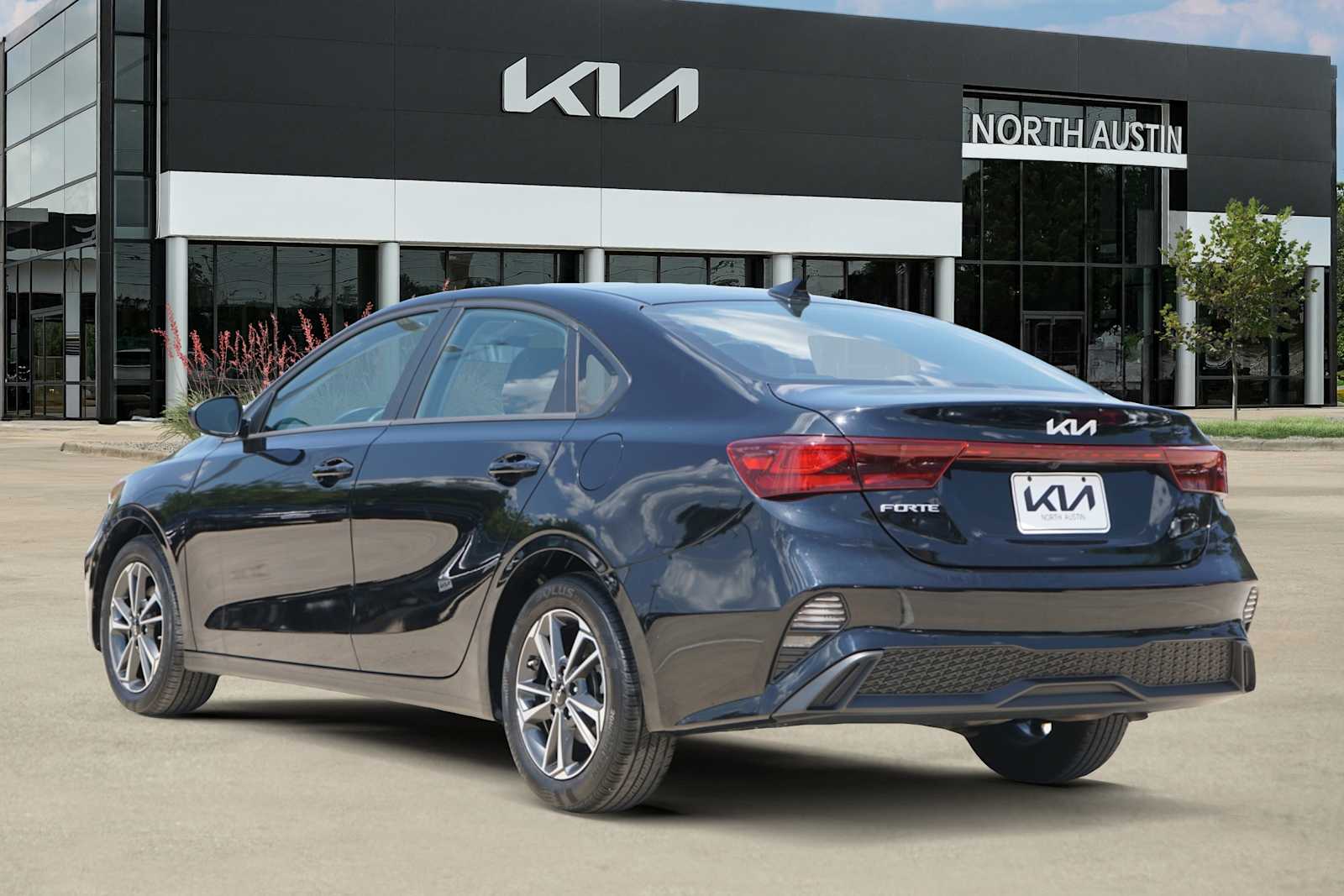 2024 Kia Forte LXS - Photo 4