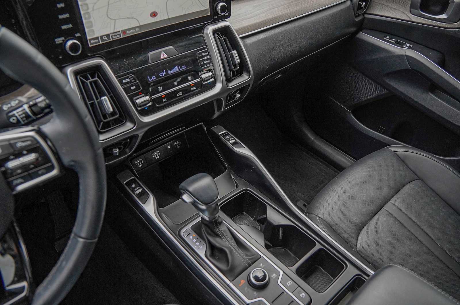 Thumbnail: 2023 Kia Sorento - 18