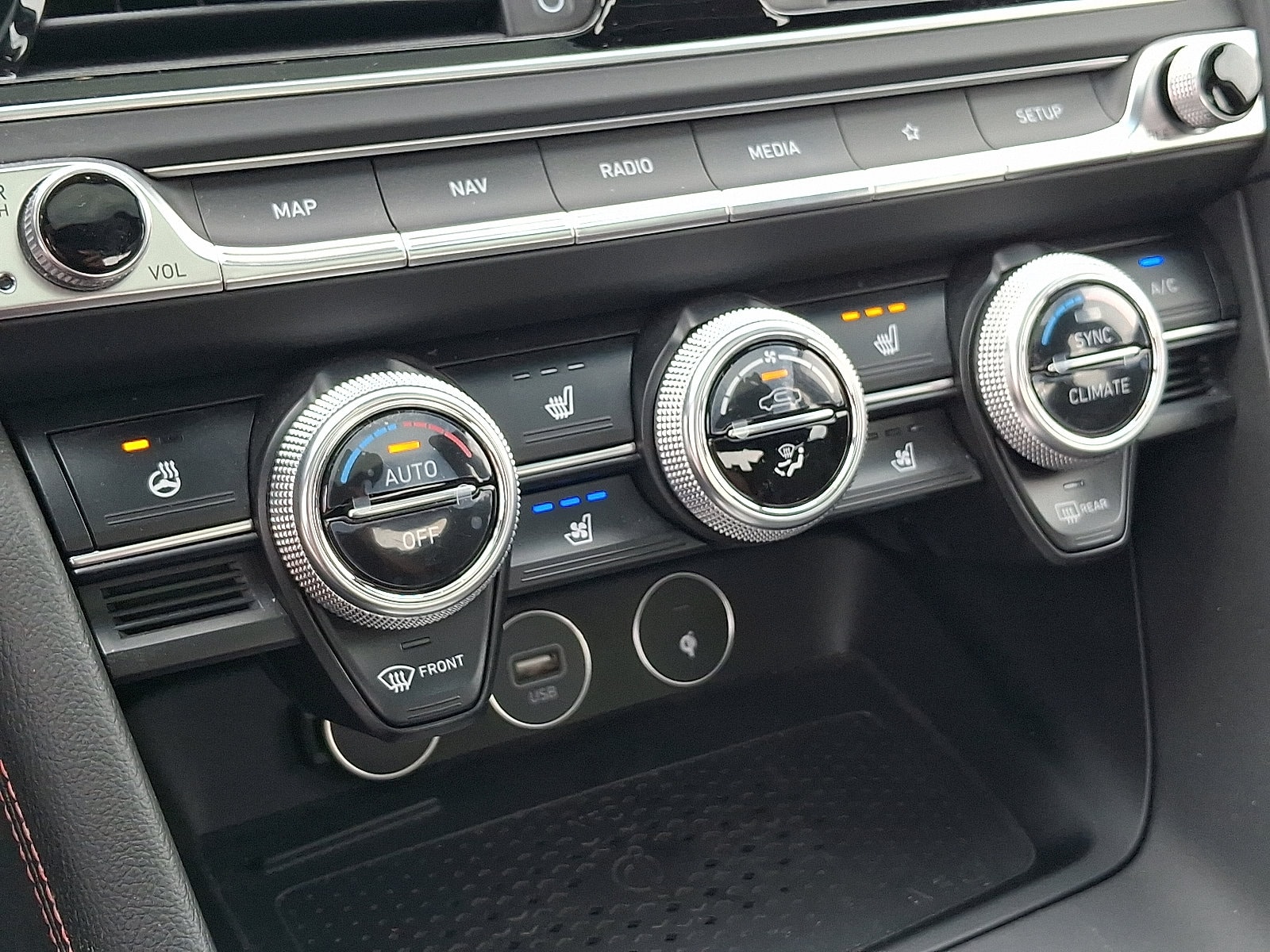 2023 GENESIS G70 Standard - Photo 17
