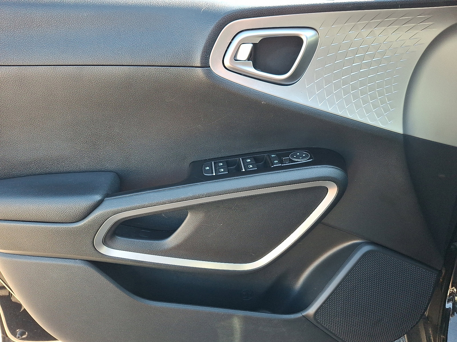 2022 Kia Soul LX - Photo 13