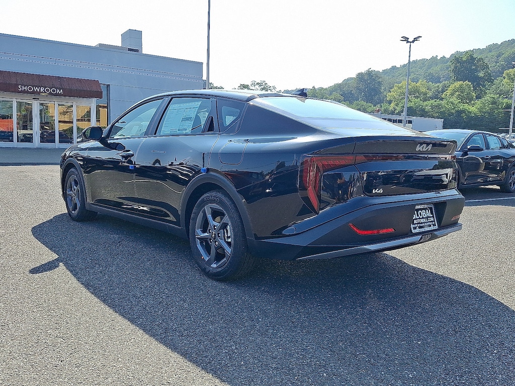 New 2025 Kia K4 LXS Sedan