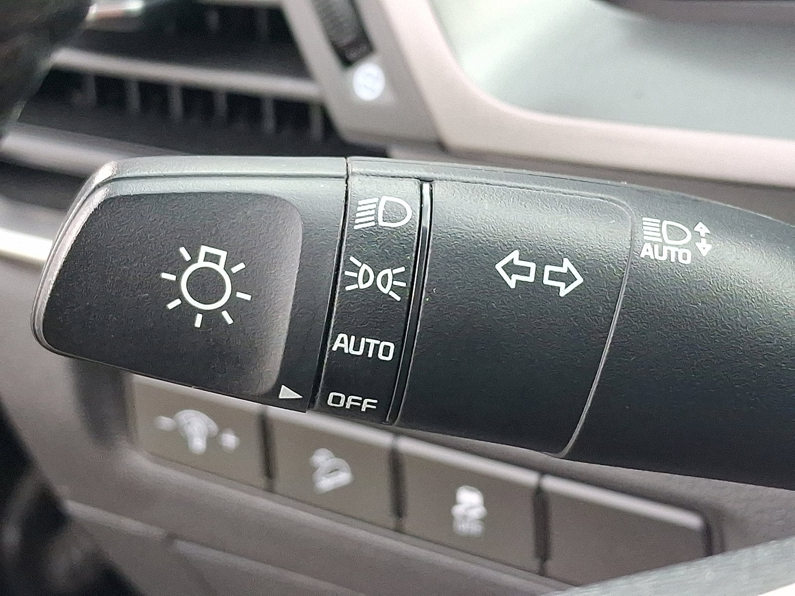 2024 Kia Telluride LX - Photo 28