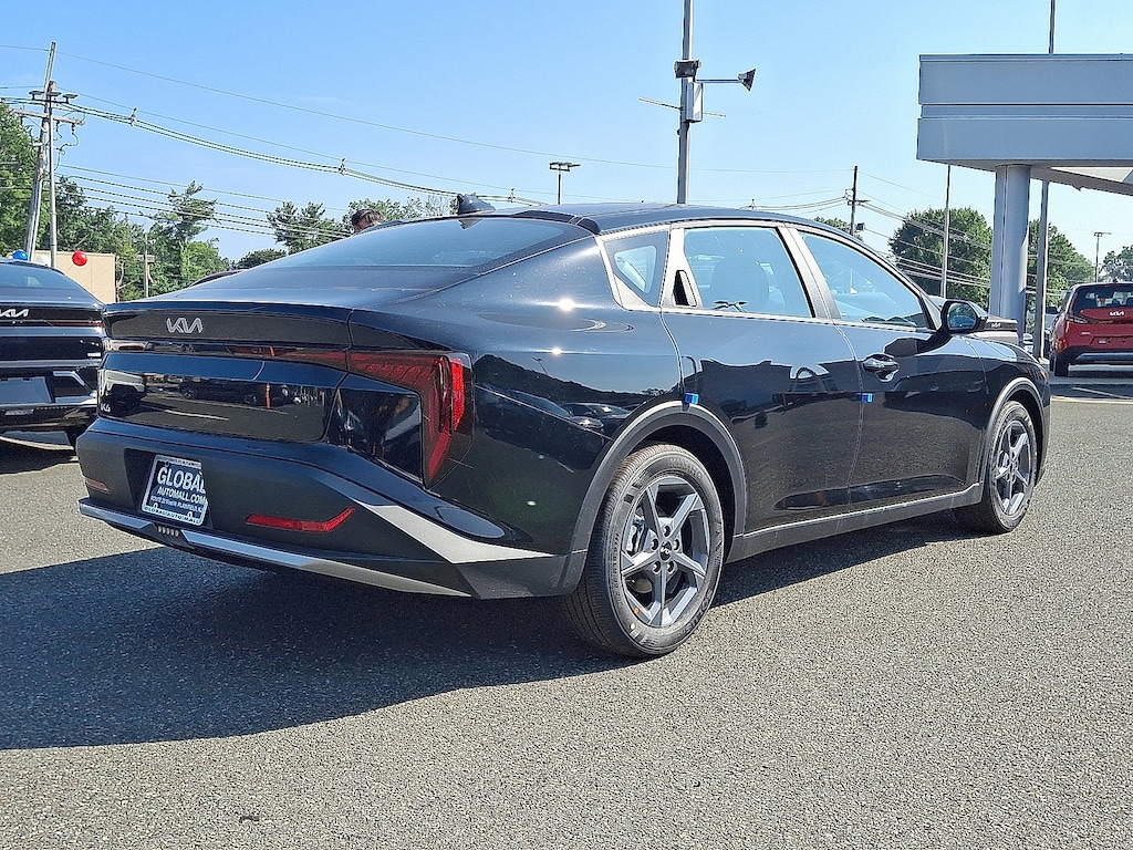 New 2025 Kia K4 LXS Sedan