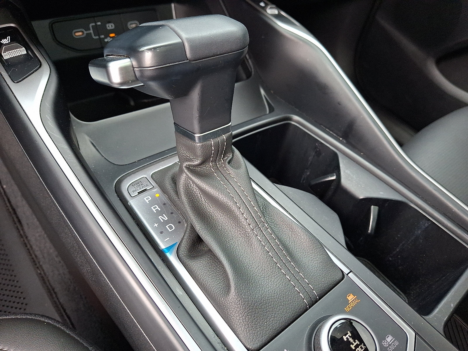 2024 Kia Sorento S - Photo 16