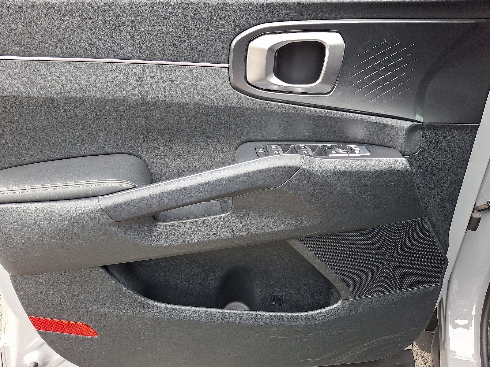 2024 Kia Sorento S - Photo 13