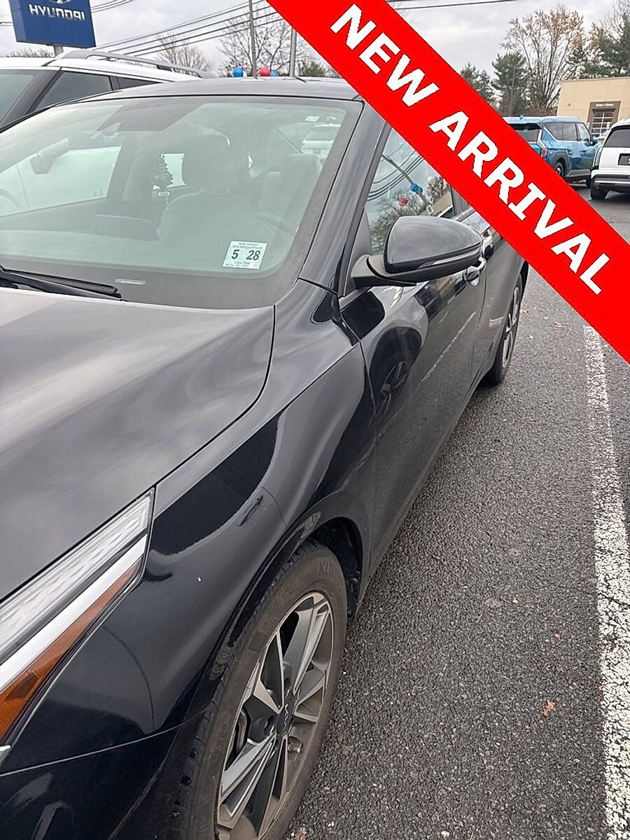 2023 Kia Forte LXS photo 4