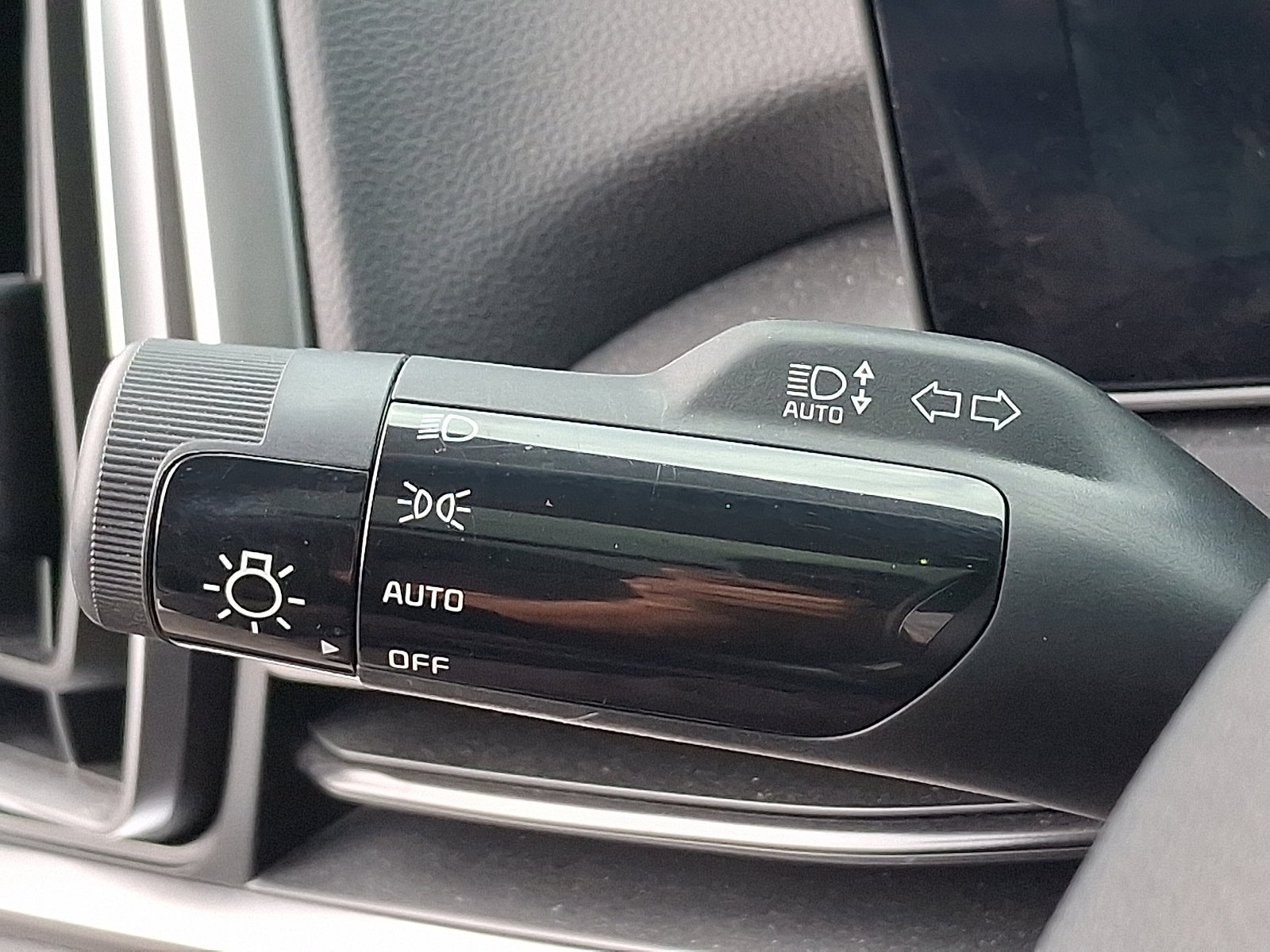 2024 Kia Sorento S - Photo 29