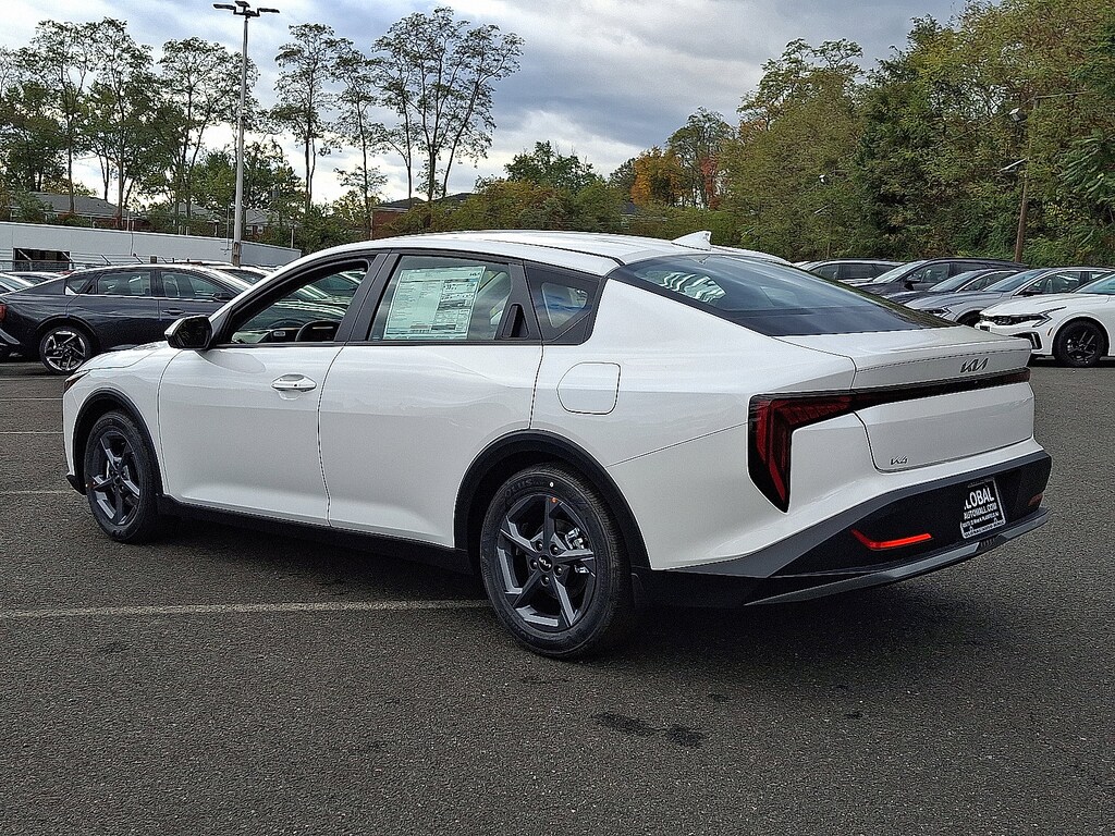 New 2025 Kia K4 LXS Sedan