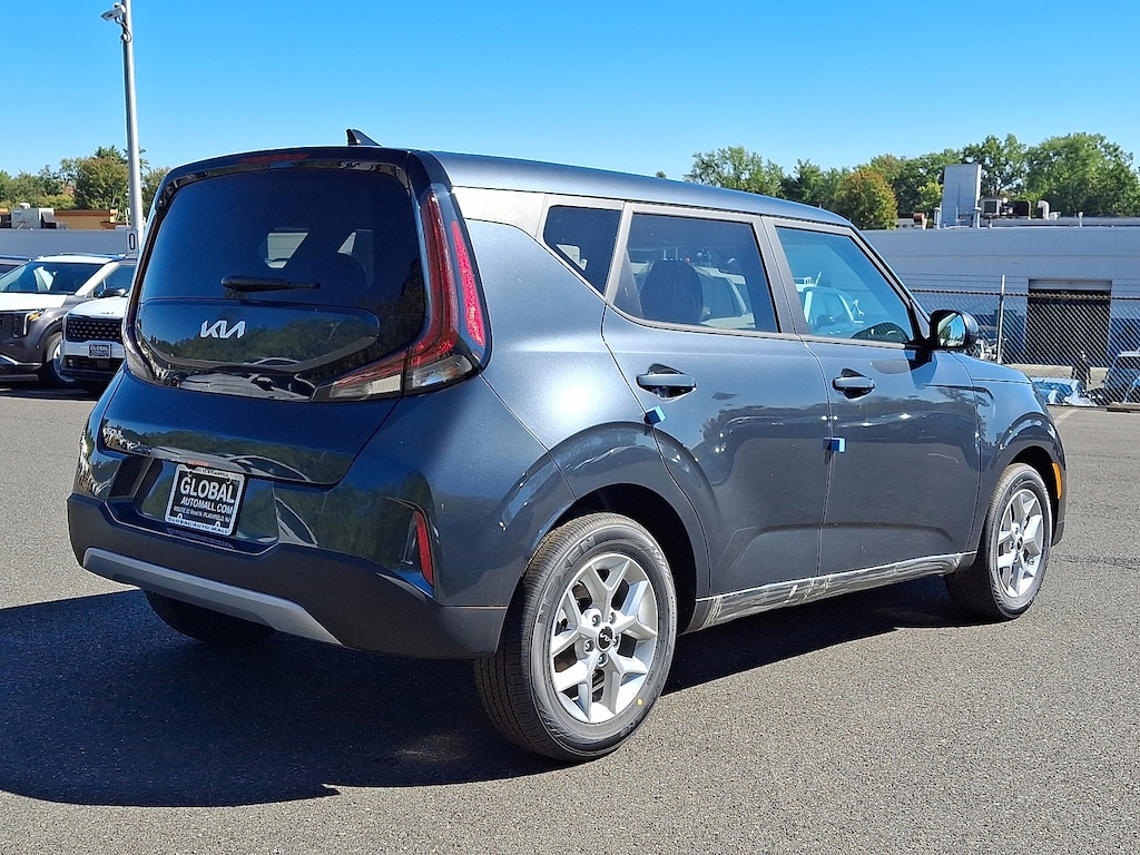 New 2025 Kia Soul LX Hatchback