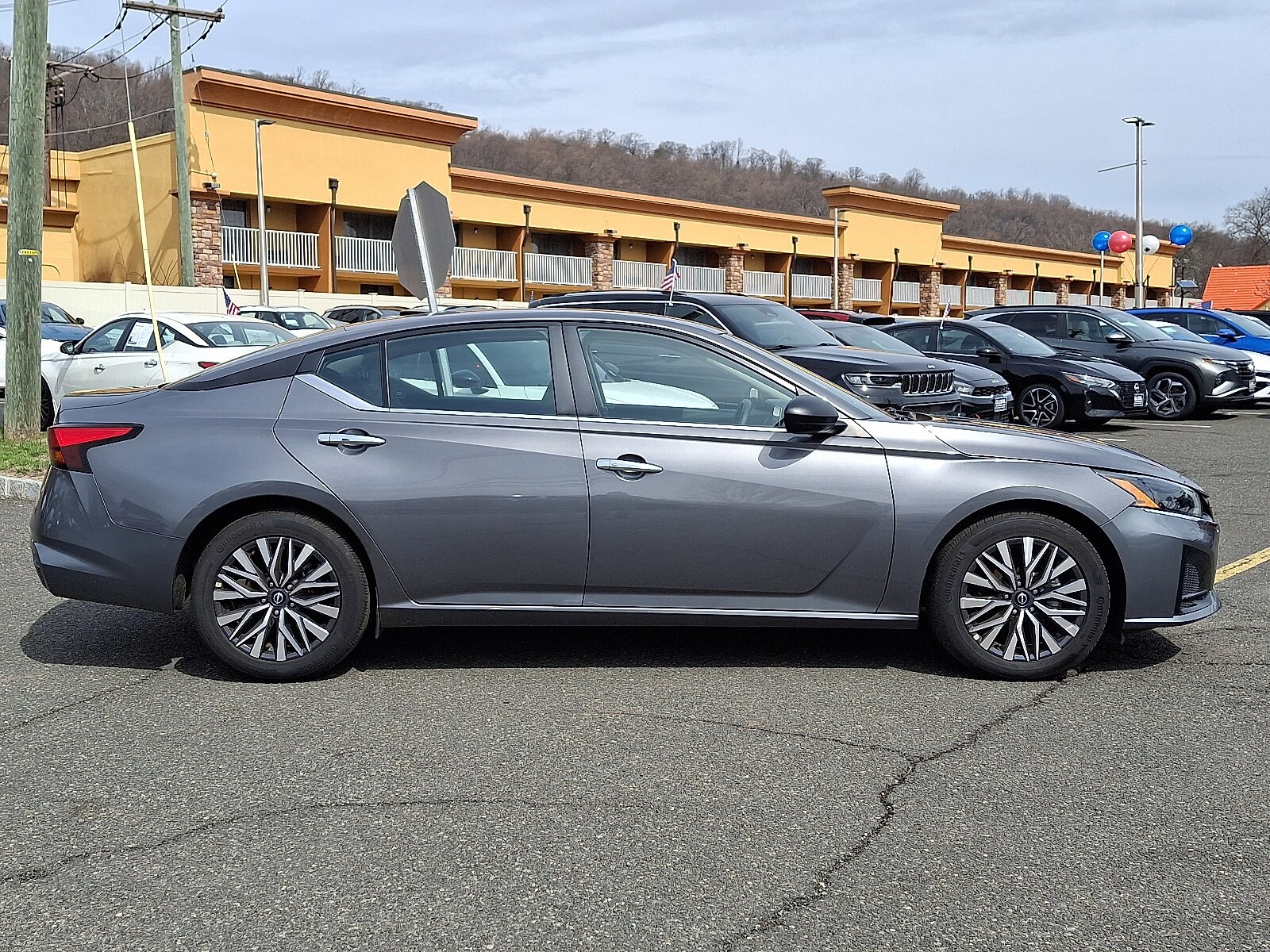 2025 Nissan Altima SV - Photo 8