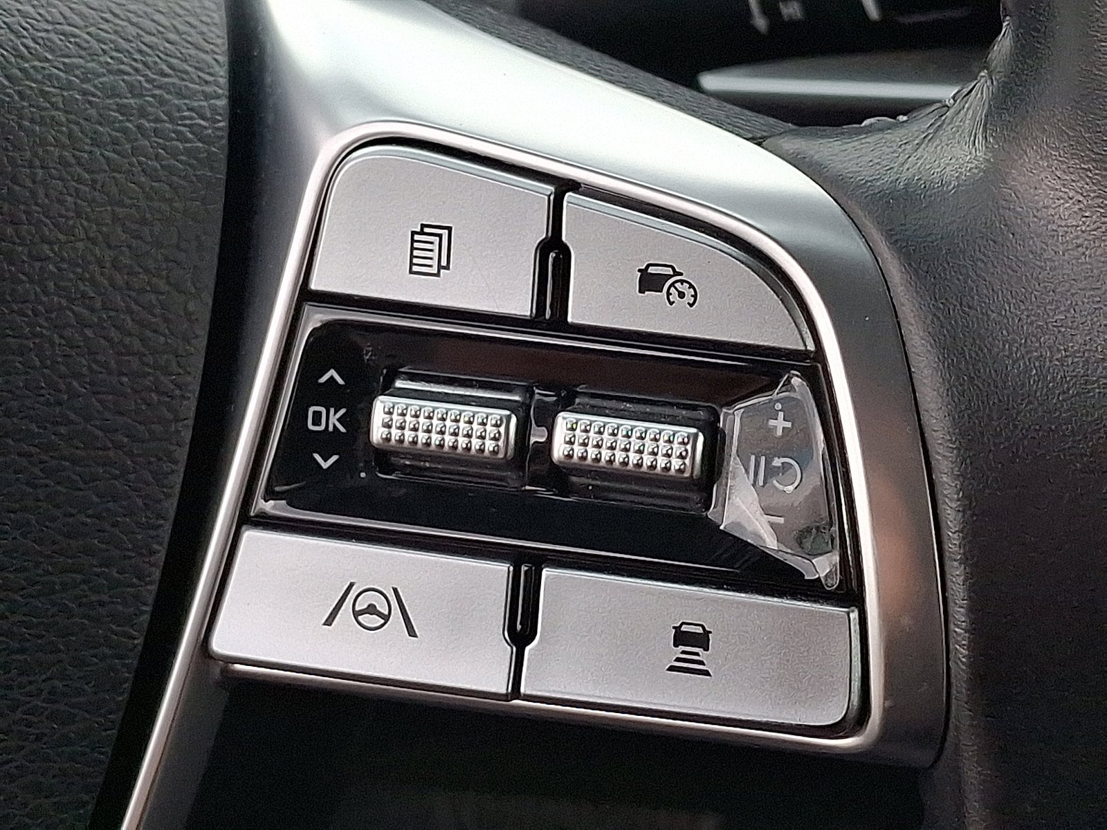 2024 Kia Telluride LX - Photo 23