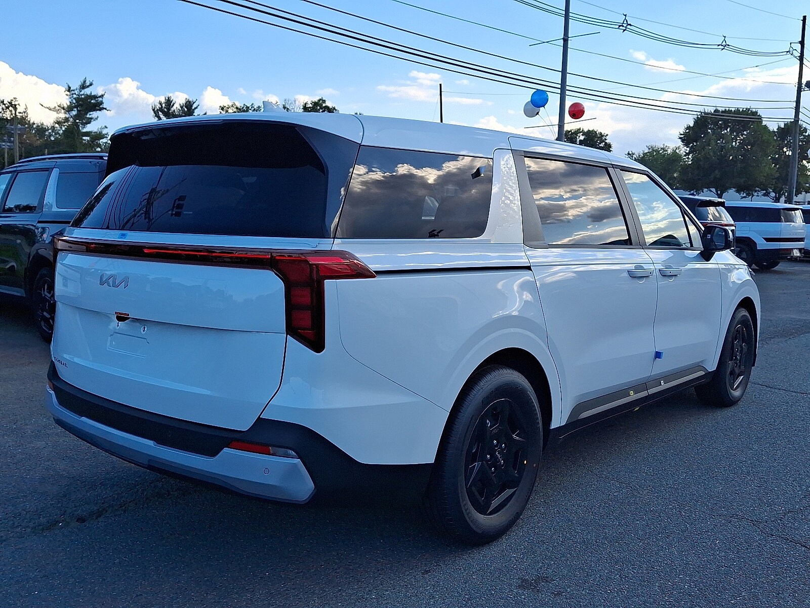 2026 Kia Carnival LX photo 3