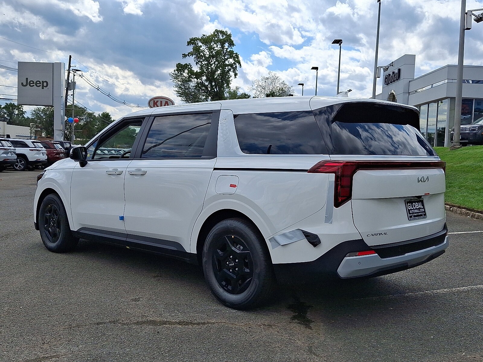 2026 Kia Carnival LX photo 2