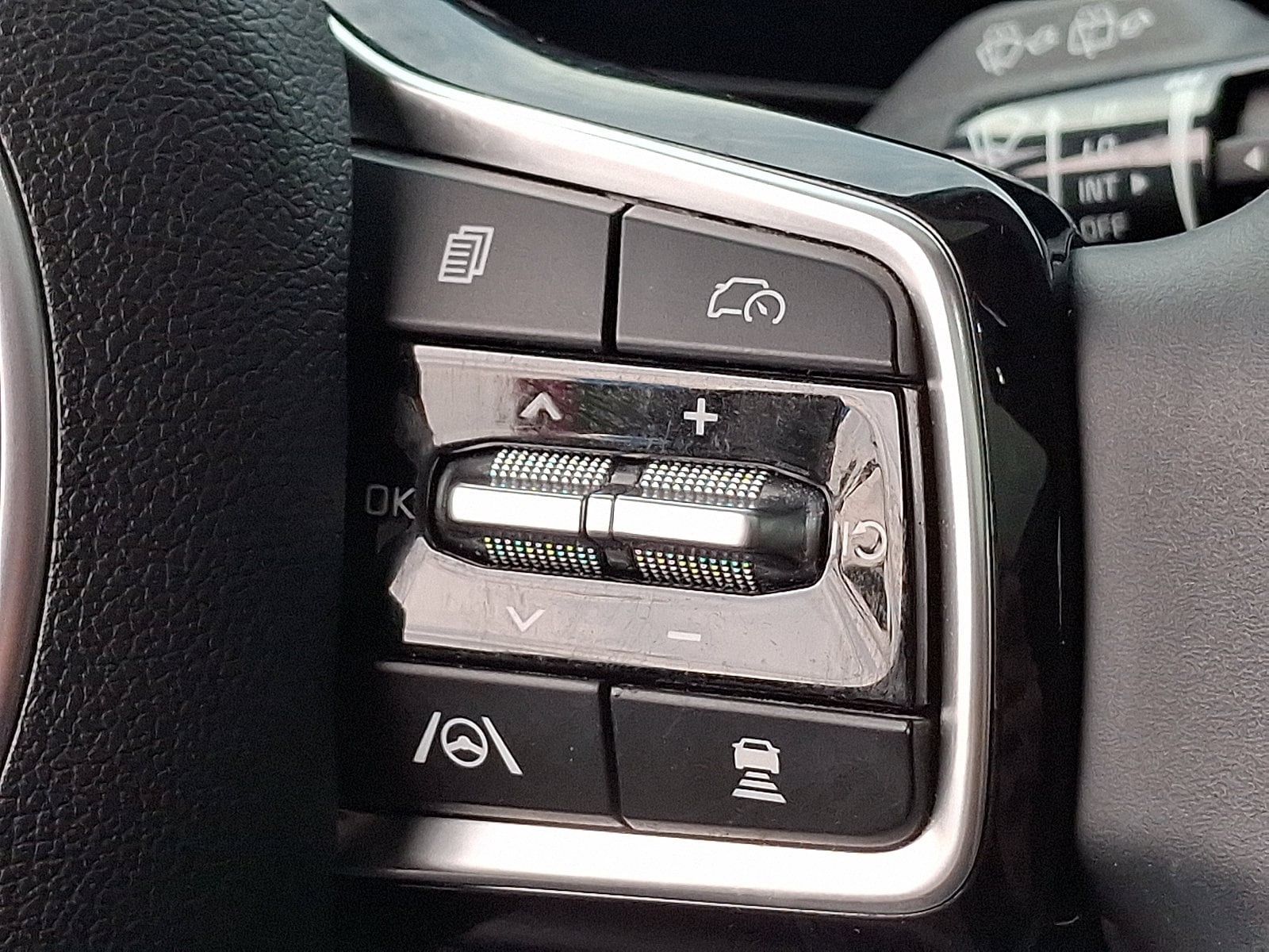 2024 Kia Sorento S - Photo 24