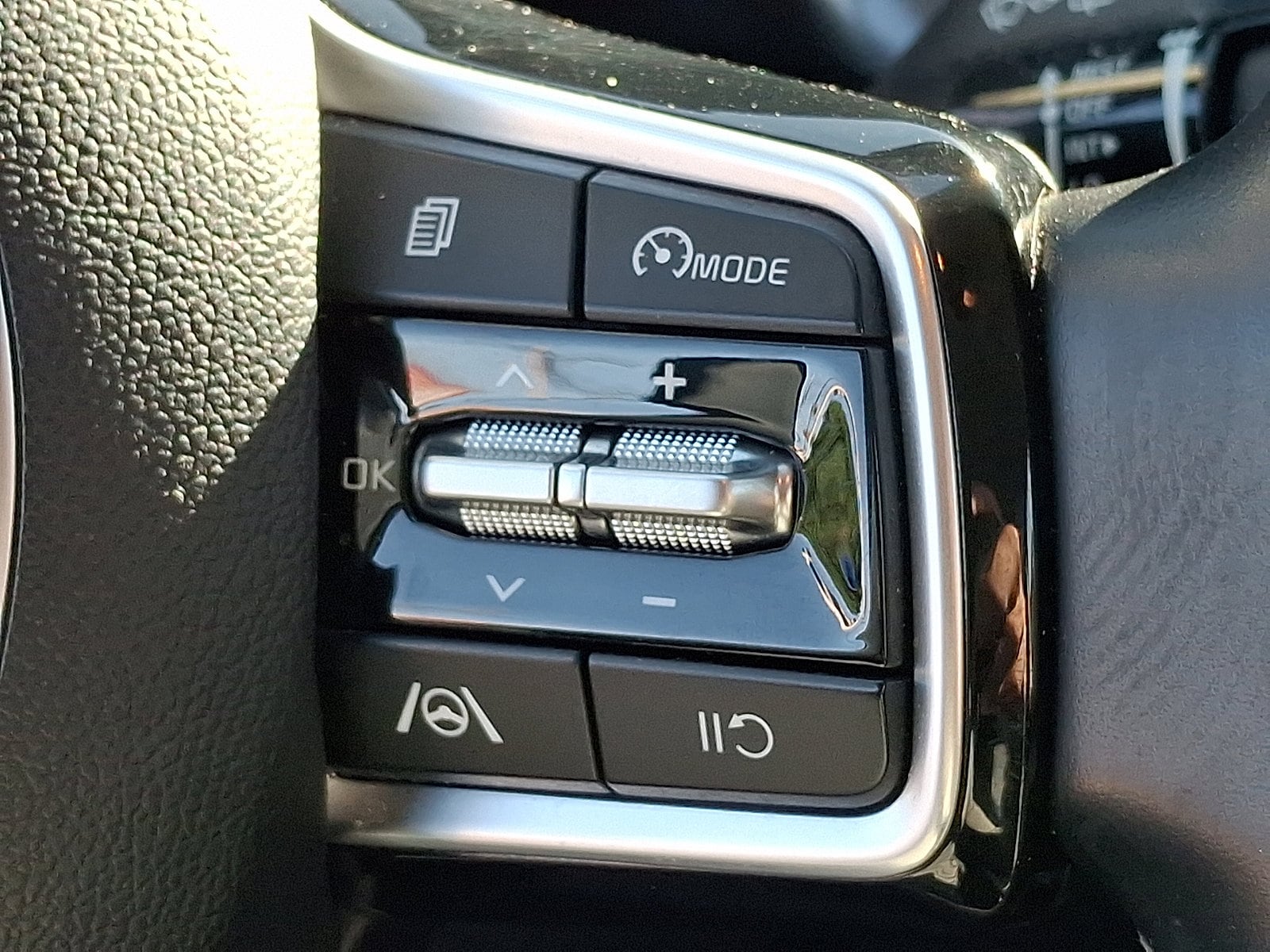 2022 Kia Sorento S - Photo 23