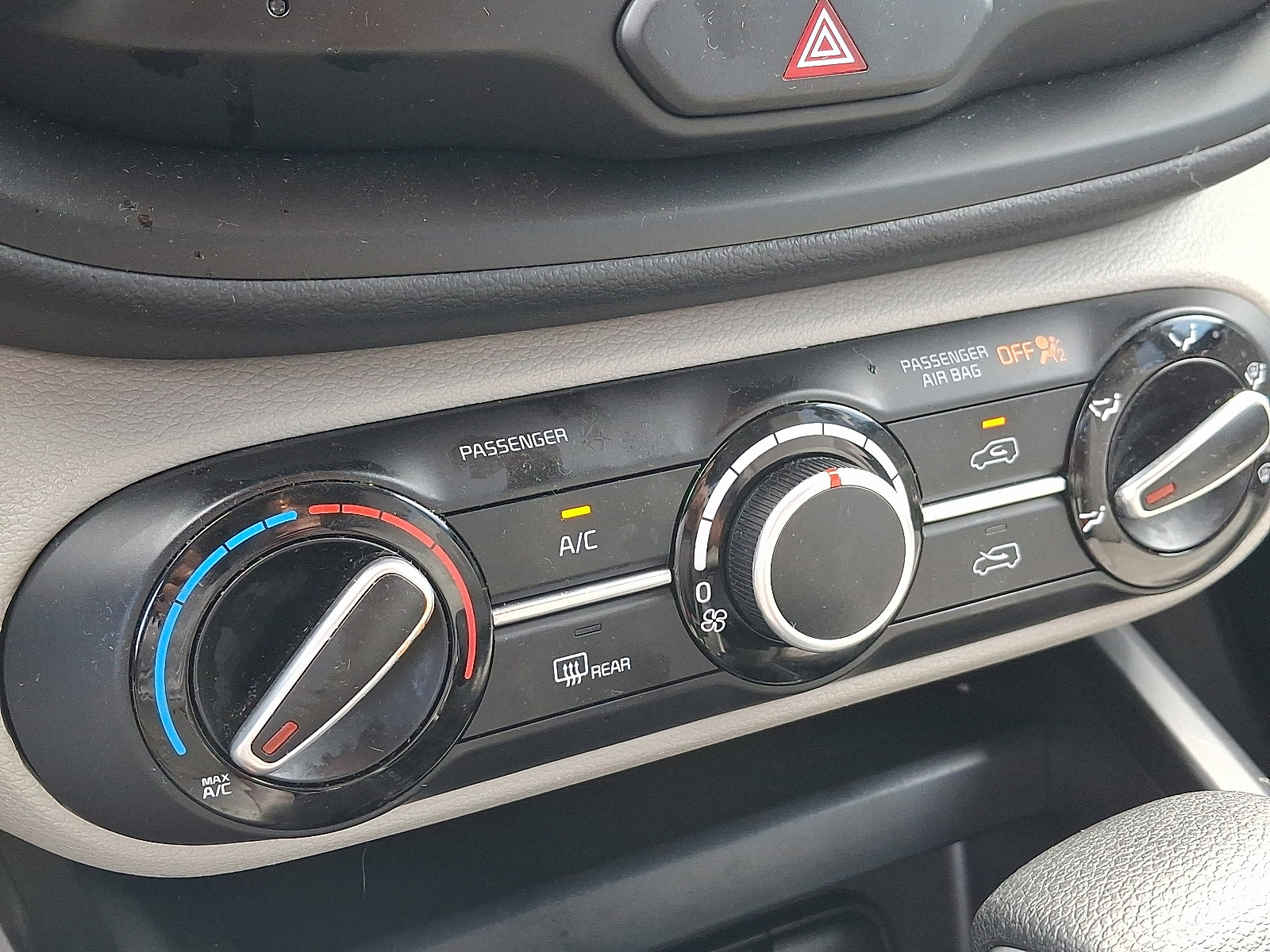 2025 Kia Soul LX - Photo 16