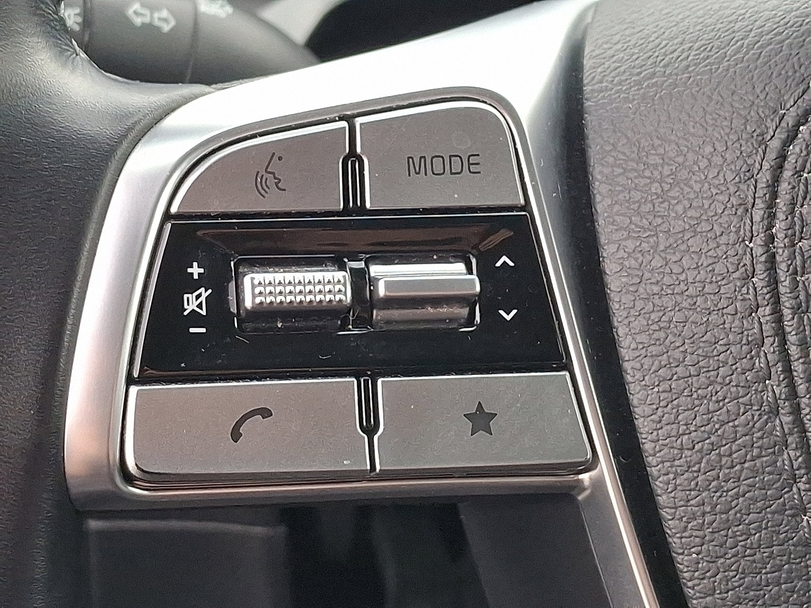 2024 Kia Telluride LX - Photo 22