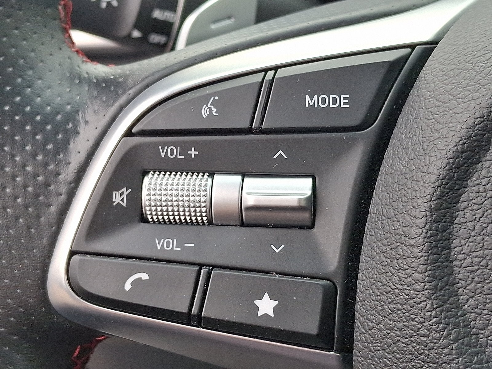 2023 GENESIS G70 Standard - Photo 23